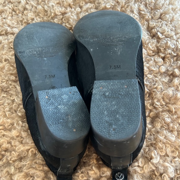 Wishbone Collection: Black Ankle Boots, Size: 7.5 - Picture 6 of 13